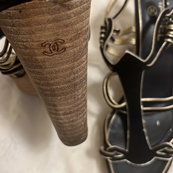 💯 authentic Chanel Beautiful black and gold color espadrilles a - Picture 2 of 5